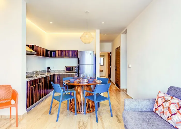 Chic Condotel With Roof Pool 10-min Walk To *
