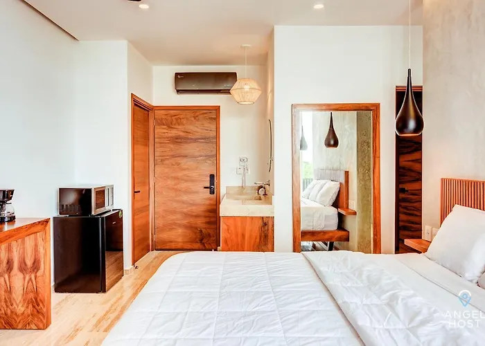 Chic Condotel With Roof Pool 10-min Walk To *