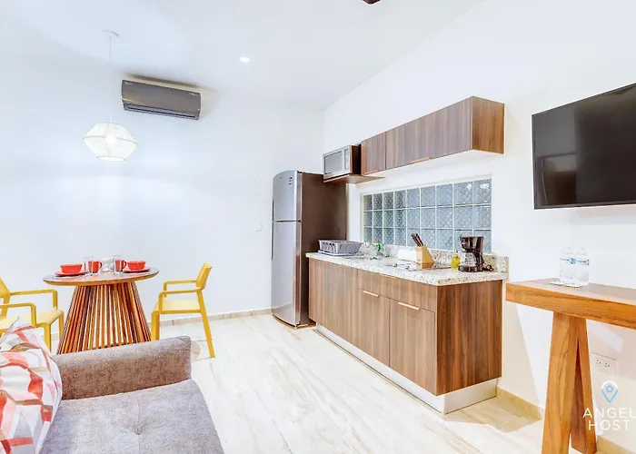 Chic Condotel With Roof Pool 10-min Walk To *